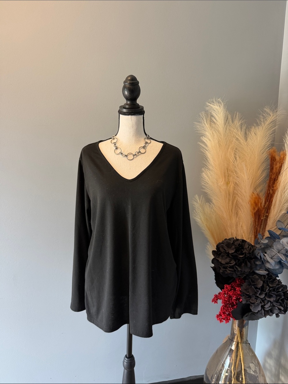 Classic V-Neck Long Sleeve Top - Black